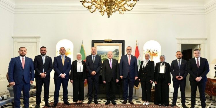 تأکید وزیر خارجه عراق بر ارتقای عملکرد دیپلماتیک و حمایت از جامعه عراقی در پرتغال