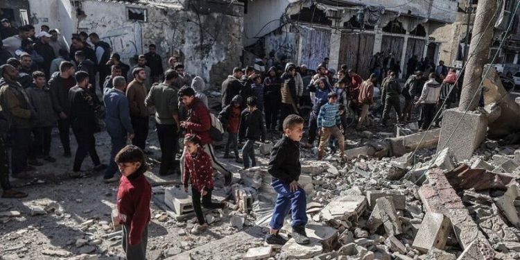 شهادت 8 فلسطینی در حمله اسرائیل به یک مراسم تشییع در غزه