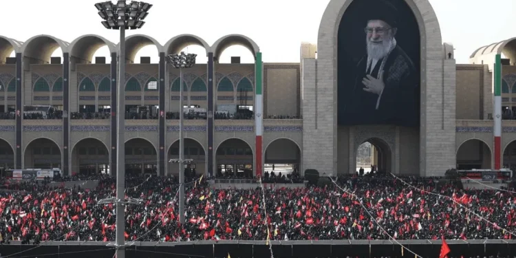 شهرداری تهران: از آغاز مراسم وداع با پیکر رهبر شهید انقلاب تا ساعت ۱۵ امروز بیش از ۲ میلیون و ۲۰۰ هزار زائر توسط متروی پایتخت جابهجا شدهاند
