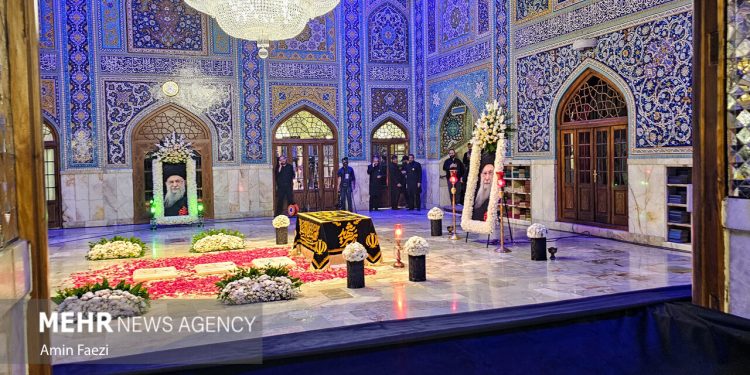 تصاویر: تشرف زائران به رواق دارالذکر برای زیارت مزار رهبر شهید انقلاب