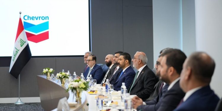 دعوت نخست‌وزیر عراق از شرکت «شورون» برای افزایش تولید نفت و ظرفیت پالایشگاهی
