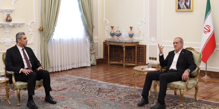 پزشکیان: پیوندهای ایران و عراق را هیچ عامل و مرزی قادر به گسستن نیست