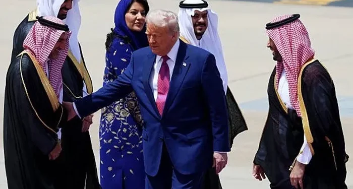 سی‌ان‌ان: ترامپ با اعلام شرط پیوستن عربستان به پیمان ابراهیم، توافق همکاری هسته‌ای با ریاض را به حالت تعلیق درآورد / ترامپ از این که، وزیر انرژی اش، بدون اطلاع قبلی او این توافق را به طور عمومی اعلام کرده بود، ناراحت شده