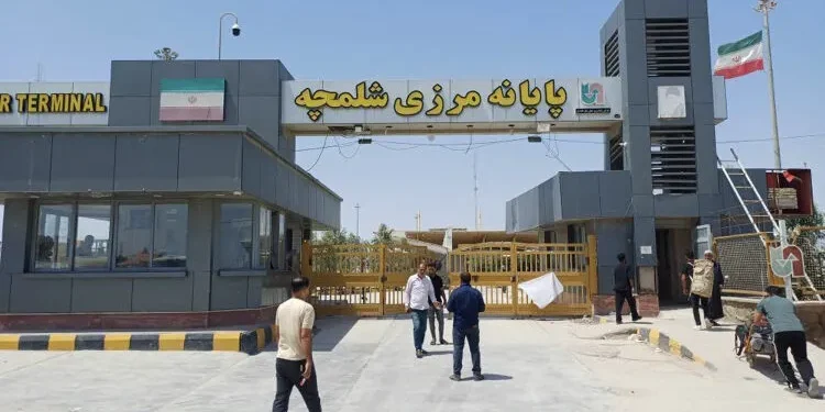 معاون استاندار خوزستان: حمله موشکی آمریکا به اطراف پایانه شلمچه؛ ۲ نفر شهید شدند