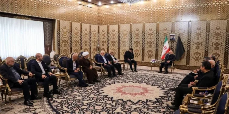 قالیباف: همه اعضای جامعه لبنان باید تلاش کنند تا بند مربوط به لبنان که در تفاهمنامه آمده اجرائی شود، زیرا با اجرای این بند میتوان مانع از فتنهانگیزی در لبنان شد / خونخواهی از رهبر شهید انقلاب جز این نیست که همه مسلمانان را از ظلم و ستم آمریکا و رژیم صهیونسیتی آزاد کنیم