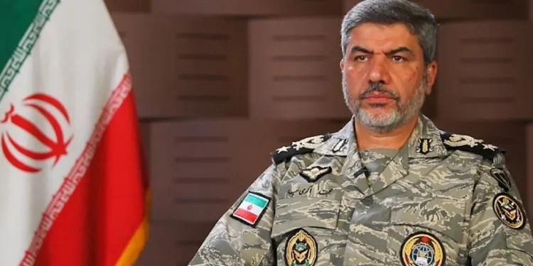 سخنگوی ارتش: نیروهای هوایی و دریایی در آماده‌باش کامل به سر می‌برند / نیروی پدافند هوایی، رصد و مراقبت از آسمان کشور و کنترل ترافیک هوایی را بر عهده دارد تا امنیت مسئولان عالی‌رتبه کشورهای گوناگون تضمین شود