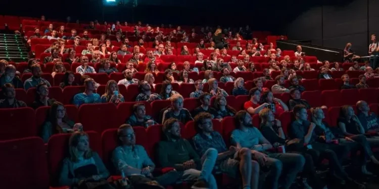 مطالعه محققان ژاپنی: رفتن به سینما و تئاتر میتواند سرعت پیری بیولوژیکی را کاهش دهد
