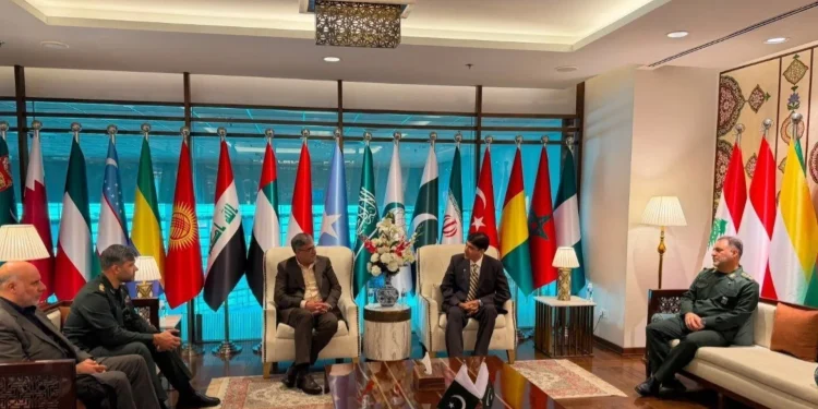 فرمانده مرزبانی فراجا برای شرکت در نشست سازمان شانگهای، به پاکستان سفر کرد