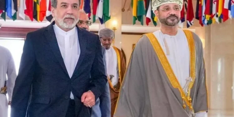 دیپلماسی پشت‌پرده برای یافتن راهکاری جهت کاهش تنش‌ها در اطراف تنگه هرمز ادامه دارد/آتش‌بس کنونی نشان می‌دهد که نه واشنگتن و نه تهران دیپلماسی را کنار نگذاشته‌اند/تمرکز صرف بر تنگه ممکن است باعث نادیده گرفتن چالش مهم‌تر یعنی مسئله هسته‌ای ایران شود/تهران بیش از پیش تحت تأثیر برداشتی قرار گرفته که آنها از تجربه کره شمالی دارند: تنها یک بازدارندگی هسته‌ای می‌تواند بقا را تضمین کند