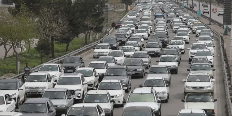 جانشین پلیس راه: ترافیک سنگین در آزادراه قم–تهران و محور هراز/ در سایر محور‌های شمالی، تردد به صورت روان در جریان است