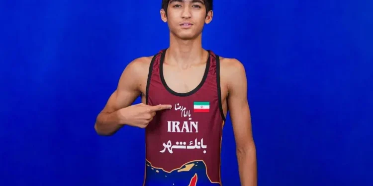 تاخیر عجیب تیم ایران در بازگشت به سالن؛/ باورنکردنی از باکو: کشتی گیر ایرانی روی تشک حاضر نشد!