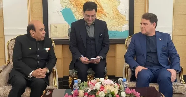 معاون وزیر کشور در دیدار با فرستاده نخست وزیر هند: در بندر مهم چابهار مشترکات زیادی با کشور هند تعریف کردهایم / امیدواریم با جهتگیری مثبت دنیا بتوانیم سریعتر زمینه تردد کامل را در تنگه هرمز با ترتیباتی که ایران تعریف میکند انجام بدهیم