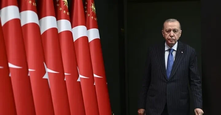 بسته شدن تنگه هرمز؛ اردوغان میخواهد پادشاه «کریدور میانی» شود/ترکیه از بحرانهای همپوشان استفاده میکند تا جایگاه خود را بهعنوان هابی تثبیت کند که هیچ قدرت اوراسیایی نتواند آن را دور بزند/کریدور میانی به ترکیه امکان میدهد آرزوهای پانترکی خود را دنبال کند/ تغییر مسیر تجارت به سمت کریدورهای جایگزین ثبات بلندمدت خاورمیانه را تضعیف میکند؛ زیرا ایران را از معادله بیرون میگذارد