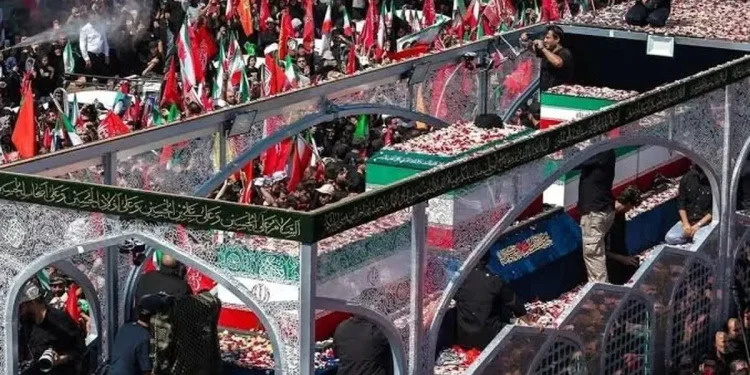 استاندار قم: نماز بر پیکر مطهر رهبر شهید فردا ساعت ۶ در مسجد جمکران اقامه میشود