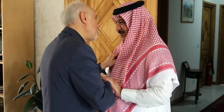 سفیر عربستان با حضور در بنیاد ایرانشناسی، با علیاکبر صالحی دیدار کرد
