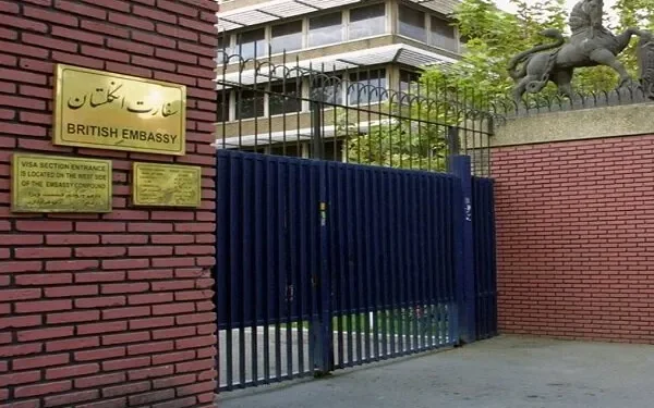 انگلیس از خروج موقت دیپلمات‌هایش از ایران خبر داد