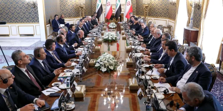 نخستوزیر عراق: هیچ اقدام خصمانهای علیه ایران از سوی طرفهای دیگر را نخواهیم پذیرفت/ امنیت تهران برای ما از اهمیت ویژهای برخوردار است/ رئیسجمهور: ناامنی در ایران یا عراق، تأثیر مستقیمی بر یکدیگر دارد