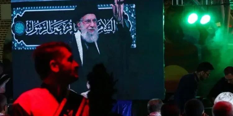 آتشنشانی تهران: مراسم وداع با رهبر شهید، بدون هیچ حادثهای در حال برگزاری است/ حتی در اطراف مصلی و در سطح شهر نیز حادثهای نداشتهایم