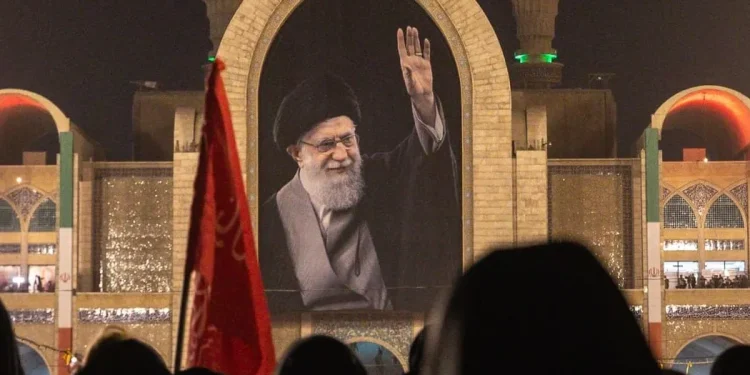 تولیت آستان قدس رضوی: اختیار تعیین مکان دفن رهبر شهید در اختیار ولیفقیه و بیت شریف رهبر شهید است / چند نقطه تاکنون فرمودهاند و ما آن مکانها را آماده کردهایم / آستان قدس هیچگونه دخالتی در این امر ندارد