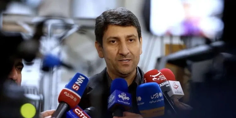 وزیر ارتباطات: نگاه رهبر شهید، استفاده حداکثری از ظرفیت‌های فضای مجازی برای ارائه واقعیت‌های ایران به جهانیان بود