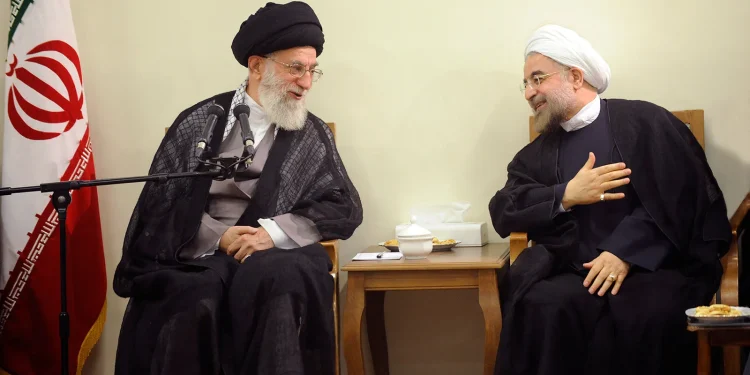 خاطره روحانی از شهید آیت‌الله خامنه‌ای: رهبر شهید در دوران مبارزه هم زندان دید و هم تبعید شد / رهبر شهید یک خطیب توانا، محقق و اندیشمند، نویسنده خوش‌قلم و مدرس عالی‌مقام در حوزه علمیه مشهد بود
