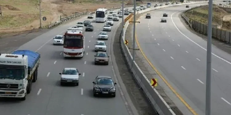 استاندار: تردد در تمام محورهای مواصلاتی هرمزگان برقرار است / هیچ مشکل جدی در حوزه تردد بین هرمزگان و سایر استانهای کشور وجود ندارد
