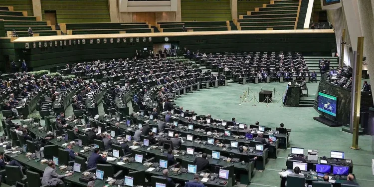 سخنگوی شورای نگهبان: با تایید مصوبه «نحوه برگزاری جلسات در شرایط اضطرار»، مجلس از هفته آینده به کار خود ادامه خواهد داد
