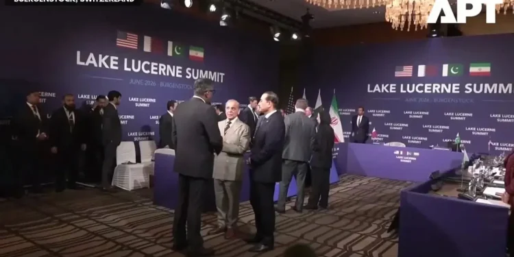 نماینده پاکستان در شورای امنیت: نمایندگان آمریکا و ایران، بر سر برگزاری دیدارهایی در آینده نزدیک توافق کردند/ بر روی تداوم گفت‌وگوها میان تهران و واشنگتن، کار می‌کنیم