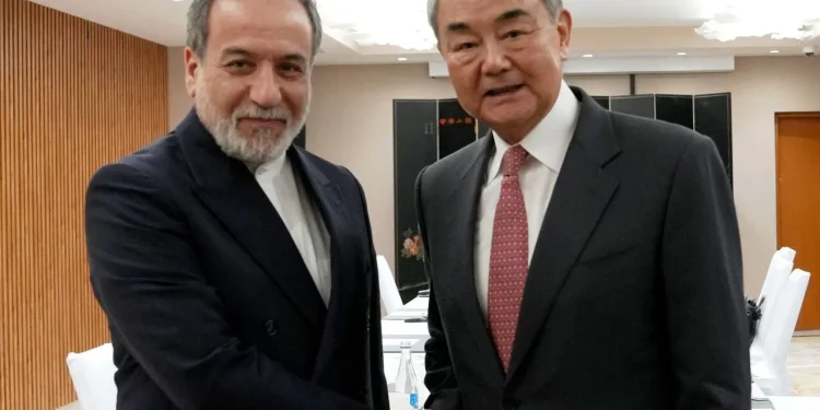 عراقچی با وزیر خارجه چین دیدار و گفتوگو کرد