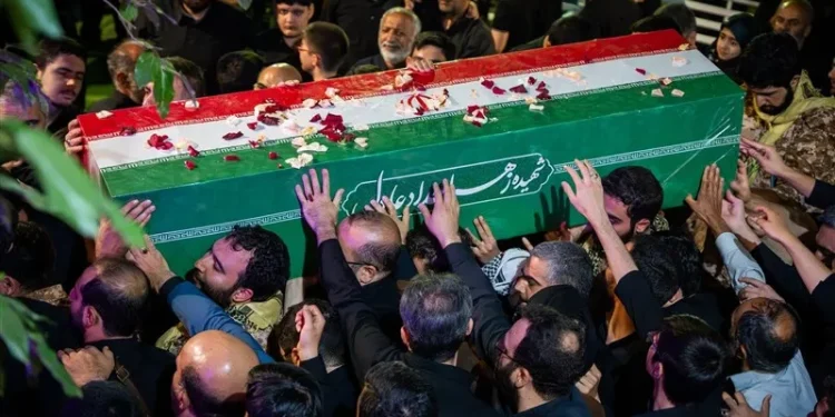 مراسم وداع با شهیده زهرا حداد عادل، همسر رهبر انقلاب برگزار شد+ تصاویر