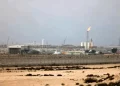 بلومبرگ: قطر موقتاً برنامه‌های خود برای افزایش تولید گاز طبیعی مایع در مجتمع رأس لفان را متوقف کرده/ این تصمیم پس از هدف قرار گرفتن یک کشتی حامل گاز ال‌ان‌جی قطر در تنگه هرمز اتخاذ شد/ کاهش عملیات‌ها، تعداد نفتکش‌ها و کشتی‌های حامل گاز ورودی به این مجتمع