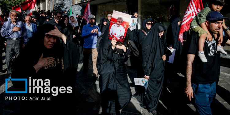 تصاویر: تشییع پیکر شهید «مصباح‌الهدی باقری‌کنی»، داماد رهبر شهید انقلاب