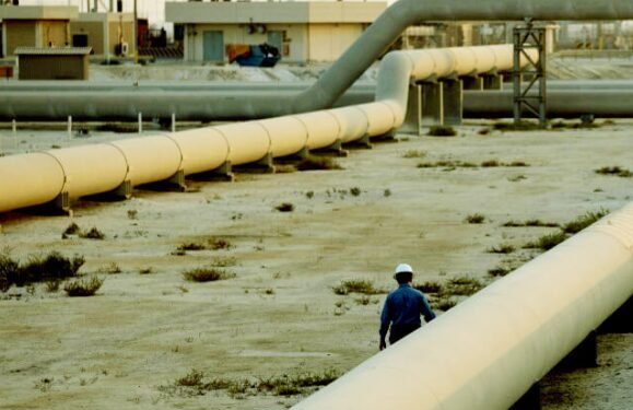عربستان برای دور زدن تنگه هرمز افزایش ظرفیت خط لوله نفت به دریای سرخ را بررسی می‌کند