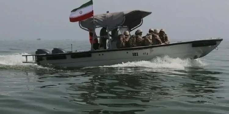 اداره کل بنادر و دریانوردی هرمزگان: بامداد امروز دو فروند شناور «ناجی ۱۵» و «ناجی ۱۶» مورد اصابت قرار گرفته و آسیبهای جدی دیدند/ مأموریت این شناورها صرفاً امدادی و انسان دوستانه است