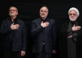 ببینید / ادای احترام روسای قوا و رئیس مجمع تشخیص مصلحت نظام به رهبر شهید انقلاب