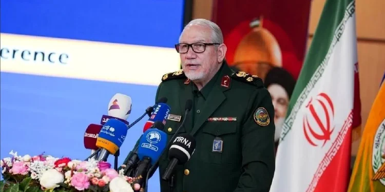 سرلشکر رحیم صفوی، مشاور فرمانده کل قوا: در سال ۱۳۹۰، رهبر شهید انقلاب از من خواستند که طرحی را برای بستن تنگه هرمز ارائه دهم/ چیزی که الان اجرا می‌شود، بخشی از همان طرح است که ۱۵ سال پیش تهیه شده بود/ ما ۲۰۰۰ موشک در سال ۱۳۷۶ داشتیم، اما رهبر شهید فرمودند باید به قدری داشته باشیم که یک جنگ تهاجمی را حداقل ۳ ماه را اداره کنیم