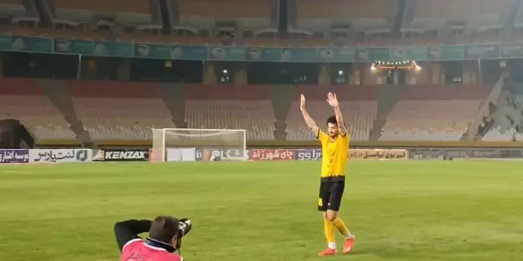 مدافع سپاهان و پرسپولیس به استقلال برگشت