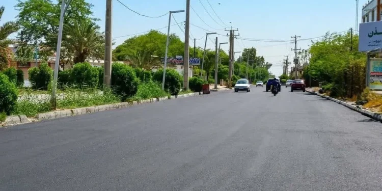 با پیگیری‌های امیر حیات مقدم؛ بهسازی و آسفالت تعدادی از خیابان‌های ناحیه صنعتی بندرماهشهر از جمله خیابان پتروشیمی بندر امام به سرانجام رسید