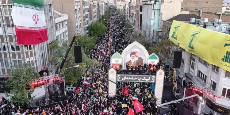 جزئیات بیمه شرکتکنندگان در مراسم تشییع رهبر شهید: بیمه از ساعت ۶ صبح روز ۱۲ تیر آغاز میشود و یک ساعت پس از تدفین، خاتمه مییابد/ تعهدات عبارت است از فوت به هر علت در طول مراسم دو میلیارد ریال، فوت بر اثر حادثه دو میلیارد ریال و هزینههای پزشکی ناشی از حادثه برای هر نفر تا سقف ۴۰۰ میلیون ریال