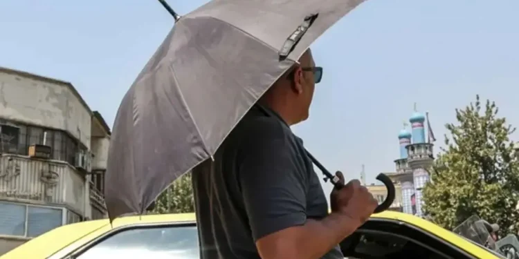هشدار هواشناسی: خطر ناشی از تابش پرتو‌های فرابنفش، به ویژه از ساعت ۱۰ صبح تا ۵ بعد از ظهر/ مردم از قرار گرفتن در معرض مستقیم نور خورشید پرهیز کنند/ تا پایان فصل، بارش‌های موثری در سطح کشور نخواهیم داشت