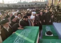 ببینید/ وداع آیت‌الله جوادی آملی با پیکر رهبر شهید