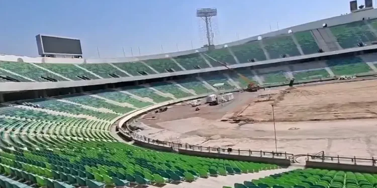 مجلس به ماجرای تعویض چمن آزادی ورود کرد