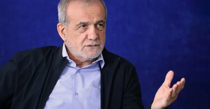 پزشکیان: درباره توافق اخیر، لازم است اطلاع‌رسانی دقیق، مستند و شفاف انجام گیرد / مگر امکان دارد دولت بدون هماهنگی و اذن مقام معظم رهبری اقدامی در مسائل کلان کشور انجام دهد؟  / امروز بسیاری از ناظران و تحلیلگران بین‌المللی اذعان دارند که آمریکا و رژیم صهیونیستی در عرصه دیپلماسی به اهداف خود دست نیافتند، اما عده‌ای در داخل همچنان بر القای روایت شکست اصرار دارند