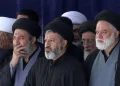 ببینید / حضور فرزندان رهبر شهید در شب دوم مراسم بزرگداشت رهبر شهید انقلاب در حرم امام رضا (ع)