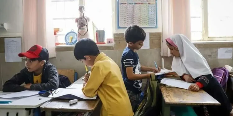 بهزیستی: حدود ۷ هزار کودک کار و خیابان تحت پوشش خدمات ما قرار دارند/ برای ۲۸۰۸ کودک از تحصیل بازمانده، هر کدام ۲۵ میلیون تومان سرانه در نظر گرفته شده