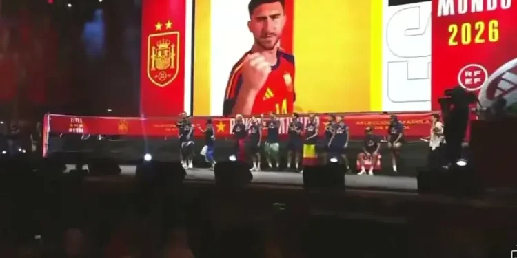 لاپورت با آهنگ فرانسوی روی صحنه جشن/ طعنه ظریف مدافع اسپانیا به فرانسه و دشان