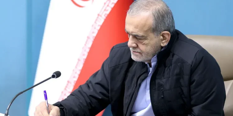 رئیس جمهور درگذشت زنده یاد اکبر عبدی را تسلیت گفت