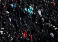 ببینید/ اتوبان شهید سلیمانی همچنان مملو از جمعیت عزادار است