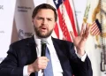 ونس: جریان‌های بسیار جنگ‌طلب [در آمریکا] به دروغ گفتند دولت ترامپ قرار است ۳۰۰ میلیارد دلار به ایرانی‌ها بدهد؛ این را گفتند تا مذاکرات را نابود کنند / اصل موضوع درباره تمایل کشورهای منطقه به سرمایه گذاری در ایران بود؛ ما گفتیم به کشورهای دیگر اجازه خواهیم داد در ایران سرمایه‌گذاری کنند