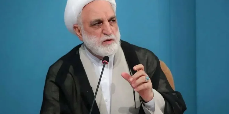 رئیس قوه قضائیه: به هیچ وجه در رسیدگیهای قضایی، سوءگیری سیاسی نداریم/ وقتی فردی متهم در حوزهای است، چرا باید وسایل الکترونیکی شخصی او در حوزه دیگری را وارسی کنیم؟ / در صدور حکم، جز ادله و مستندات، هیچ چیزی اعتبار ندارد